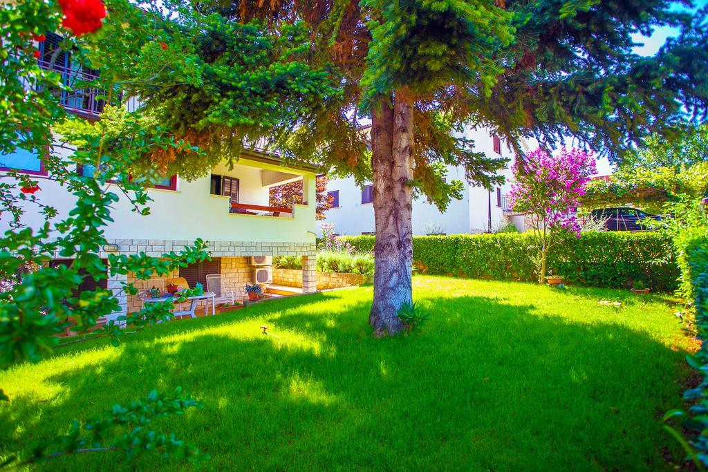 Apartment Pinia Porec Exterior photo